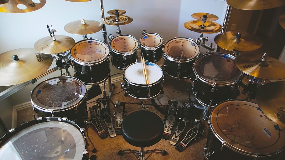 Best Drum Books For Beginners [Buying Guide & Reviews]